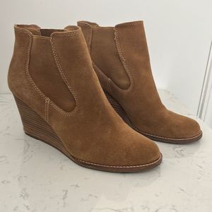 Lucky tan suede booties